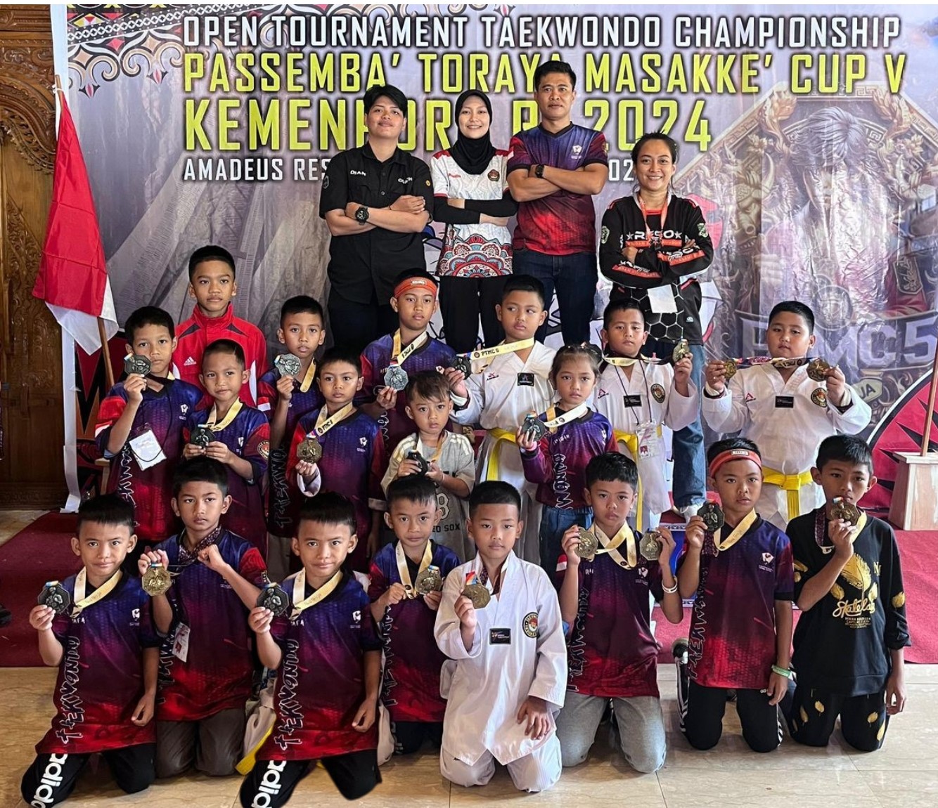 Kado Hardiknas 2025, Atlet Taekwondo SDN 28 Tumampua II Terima Penghargaan dari Bupati Pangkep Taekwondo Indonesia Dojang Sdudel Club