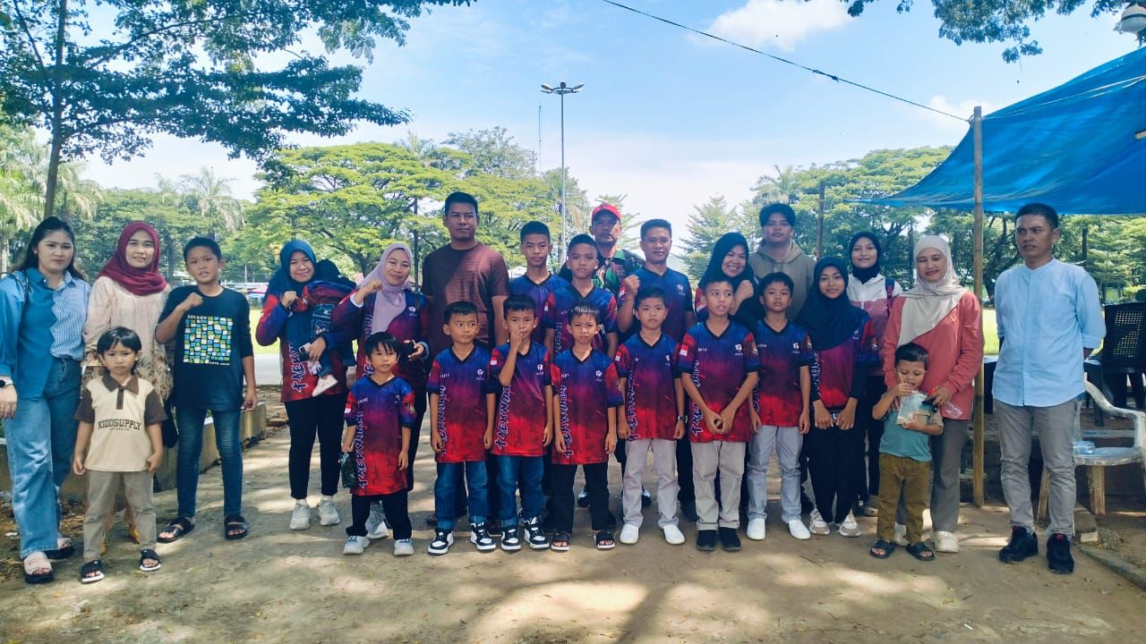 Kado Hardiknas 2025, Atlet Taekwondo SDN 28 Tumampua II Terima Penghargaan dari Bupati Pangkep Taekwondo Indonesia Dojang Sdudel Club