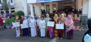 Kado Hardiknas 2025, Atlet Taekwondo SDN 28 Tumampua II Terima Penghargaan dari Bupati Pangkep ti-sdudeltc.com